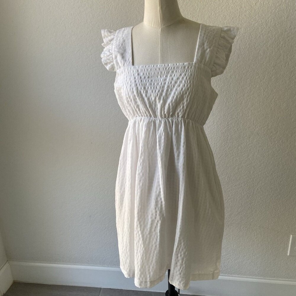 GB white dress size M square neckline and pretty ruffled sleeves